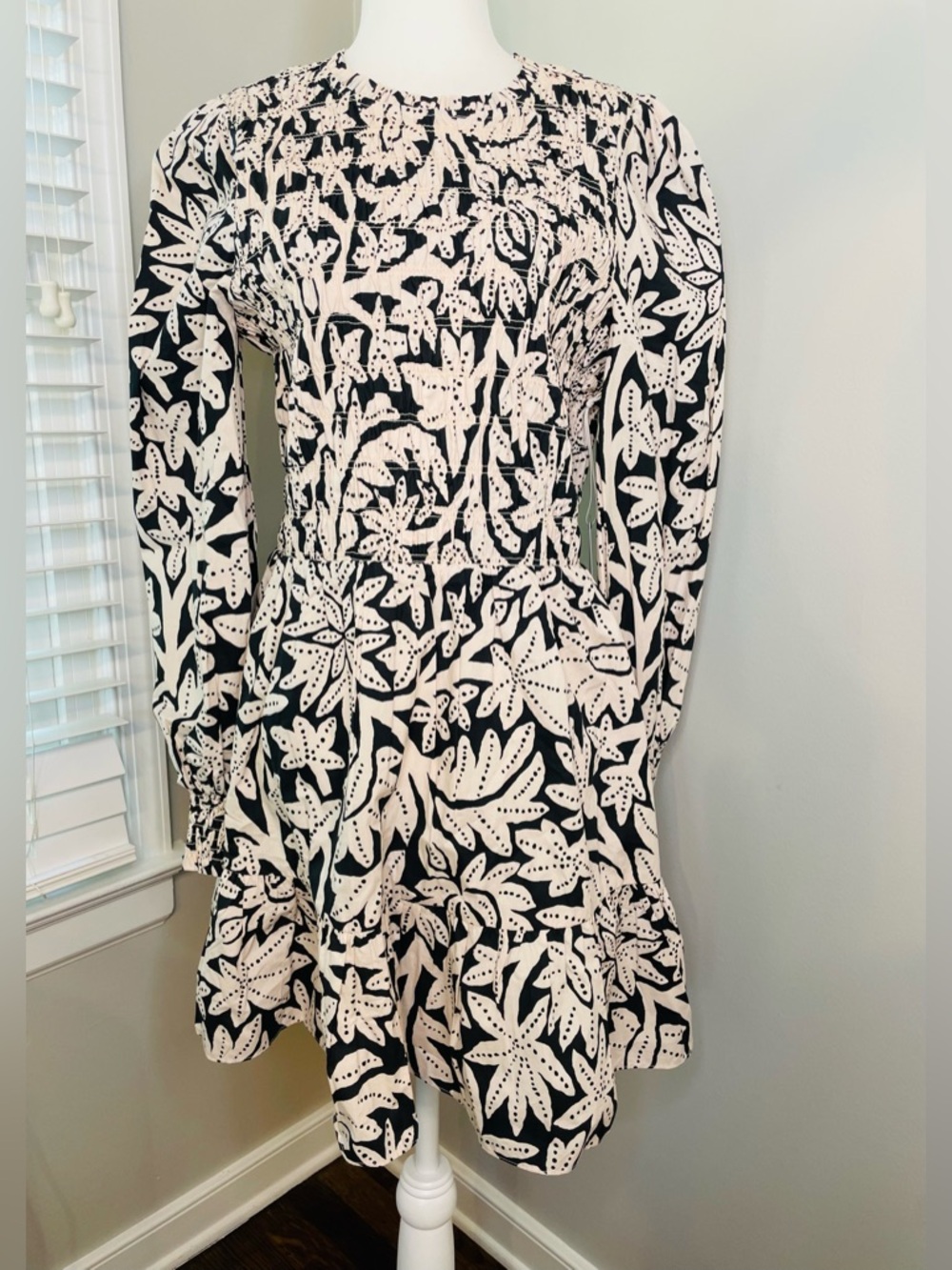 NWT Saylor Floral Print Long-Sleeve Tiered Mini Dress - Black & Cream